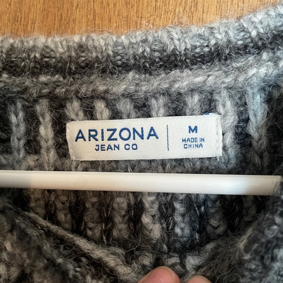 cropped sweater - Picture 5 of 6